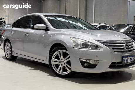 Silver 2015 Nissan Altima Sedan Ti-S