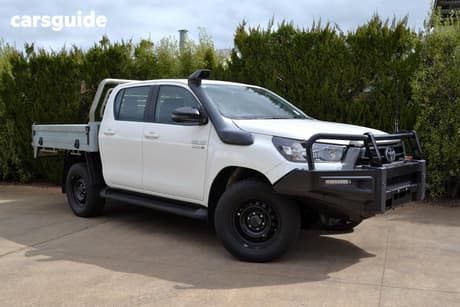 White 2022 Toyota Hilux Double Cab Chassis Sr (4X4)