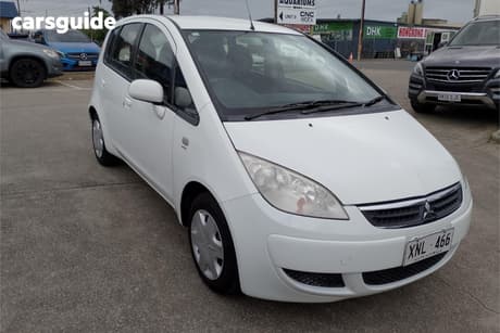 White 2006 Mitsubishi Colt Hatchback Es