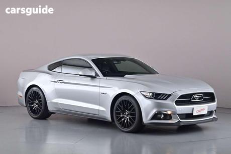 Silver 2017 Ford Mustang Coupe Fastback Gt 5.0 V8