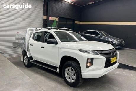 White 2019 Mitsubishi Triton Club Cab Pickup Glx Plus (4X4)