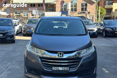 Grey 2017 Honda Odyssey Wagon Vti