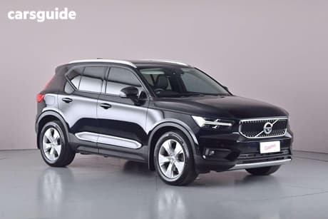 Black 2022 Volvo XC40 Wagon T4 Momentum (Fwd)