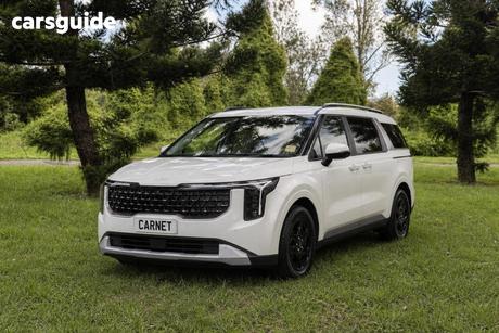 White 2024 Kia Carnival Wagon S
