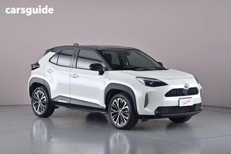 White 2020 Toyota Yaris Cross Wagon Urban Hybrid (Two-Tone)