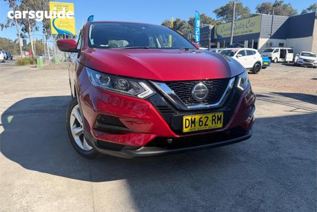 Red 2018 Nissan Qashqai Wagon St