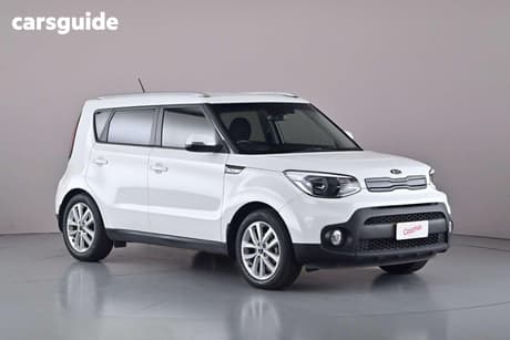 White 2018 Kia Soul Hatchback Si
