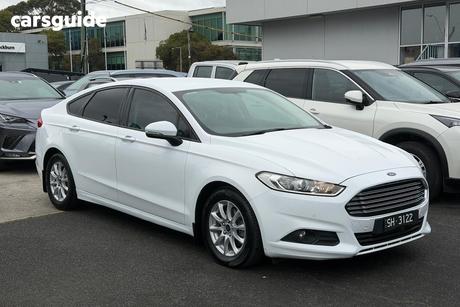 White 2016 Ford Mondeo Hatchback Ambiente
