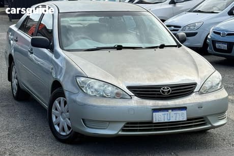 Green 2004 Toyota Camry Sedan ALTISE