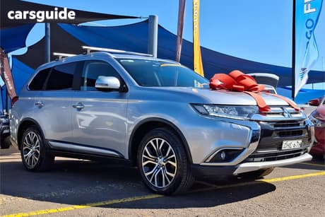 Silver 2016 Mitsubishi Outlander Wagon Exceed (4X4)