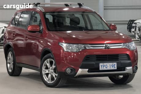 Red 2014 Mitsubishi Outlander Wagon Es (4X4)
