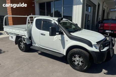 White 2010 Mitsubishi Triton Club Cab Chassis Glx (4X4)