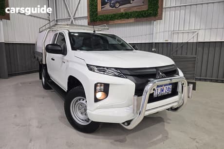 White 2024 Mitsubishi Triton Club Cab Chassis Glx (4X4)