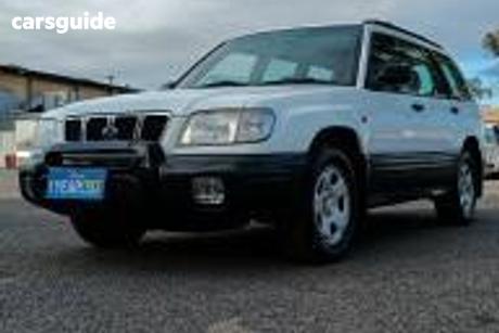 White 2001 Subaru Forester Wagon