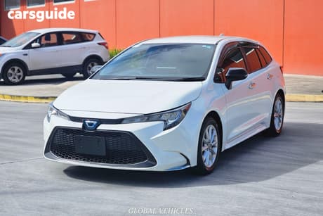 White 2021 Toyota Corolla Sedan TOURING (HYBRID)