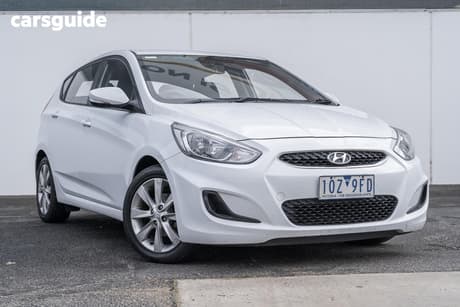 White 2018 Hyundai Accent Hatchback Sport