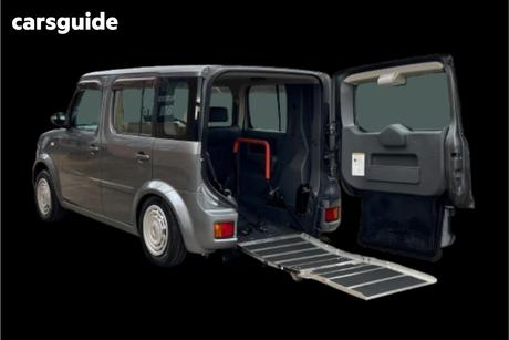 Grey 2005 Nissan Cube Wagon