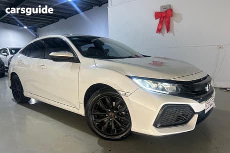 White 2019 Honda Civic Hatchback Vti