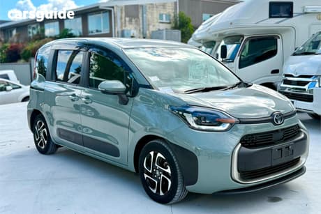 Green 2023 Toyota Sienta Commercial HYBRID Z PEOPLE MOVER MINIVAN