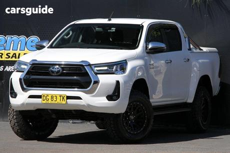White 2020 Toyota Hilux Double Cab Pick Up Sr5 (4X4)