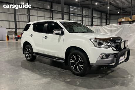White 2020 Isuzu MU-X SUV