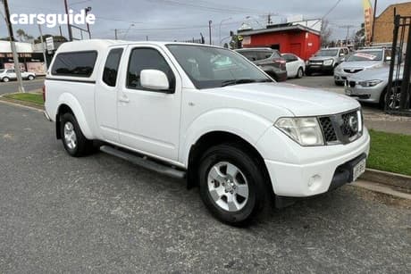 White 2011 Nissan Navara King Cab Pickup St-X (4X4)