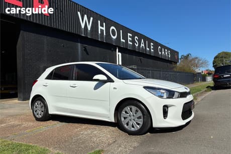 White 2019 Kia RIO Hatchback S