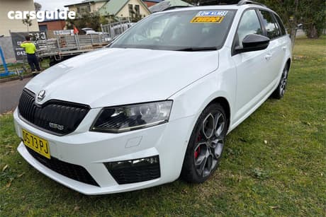 White 2015 Skoda Octavia Wagon Rs 162 Tsi