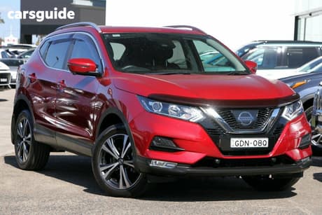 Red 2017 Nissan Qashqai Wagon St-L