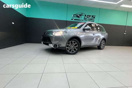 Silver 2016 Mitsubishi Outlander Wagon Exceed (4X4)