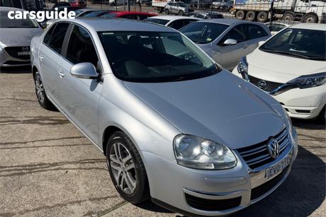 Silver 2009 Volkswagen Jetta Sedan 2.0 Fsi