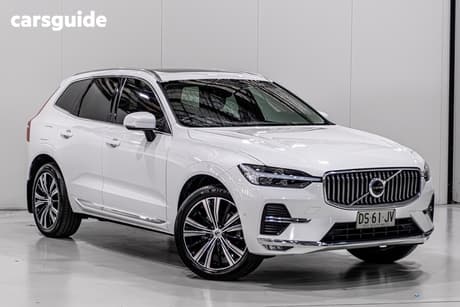 White 2022 Volvo XC60 Wagon B5 Inscription Mhev
