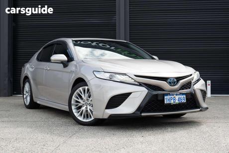 Beige 2020 Toyota Camry Sedan Sl