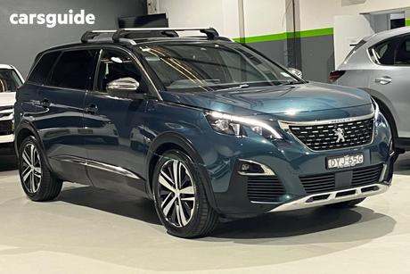 Green 2018 Peugeot 5008 Wagon Gt