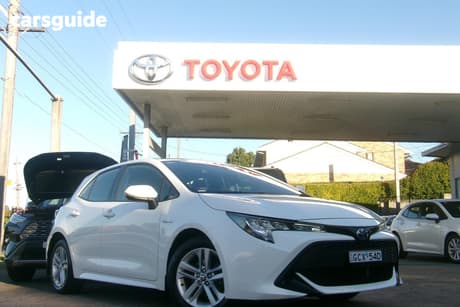 White 2020 Toyota Corolla Hatchback Ascent Sport (Hybrid)