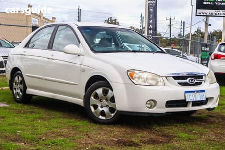 White 2006 Kia Cerato Sedan