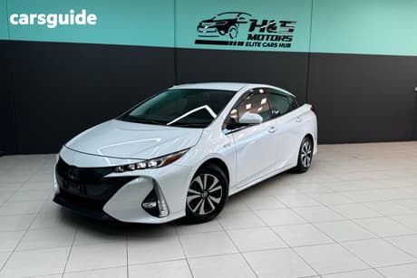 White 2020 Toyota Prius Hatch (PHEV) ZVW52