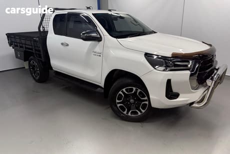 White 2020 Toyota Hilux Double Cab Chassis Sr5 (4X4)