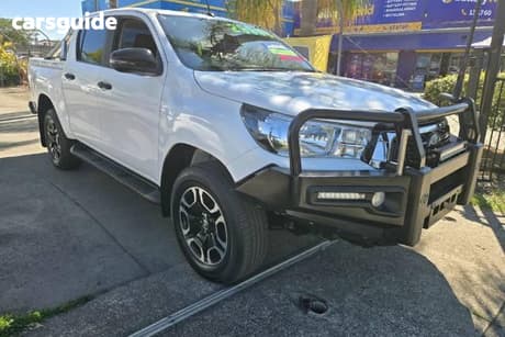 White 2019 Toyota Hilux Double Cab Pick Up Sr (4X4)