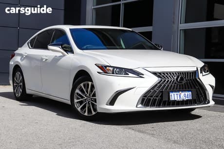 White 2025 Lexus ES300H Sedan Luxury (Hybrid)
