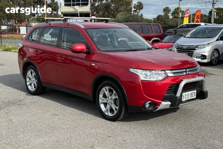 Red 2014 Mitsubishi Outlander Wagon Es (4X4)