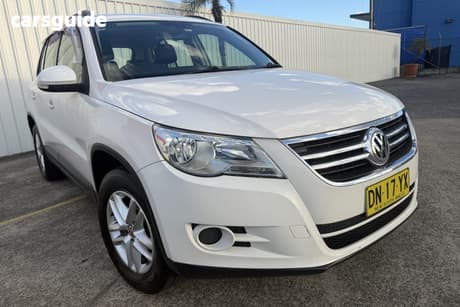 White 2010 Volkswagen Tiguan Wagon 125 Tsi