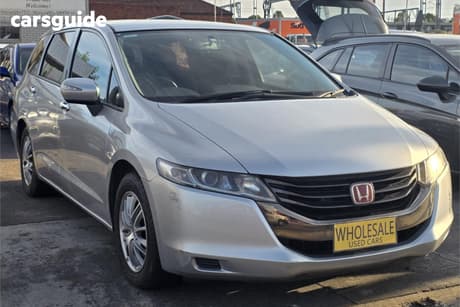 Silver 2011 Honda Odyssey Wagon