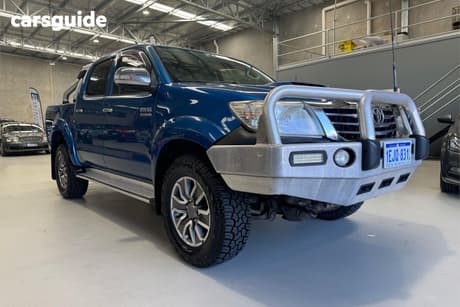Blue 2013 Toyota Hilux Dual Cab Pick-up Sr5 (4X4)
