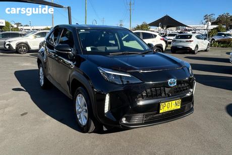 Black 2023 Toyota Yaris Cross Wagon Gxl Hybrid (Awd)