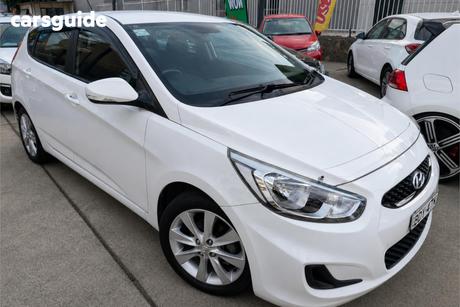 White 2018 Hyundai Accent Hatchback Sport