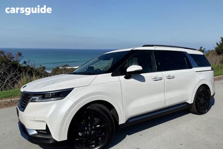 White 2021 Kia Carnival Wagon Platinum