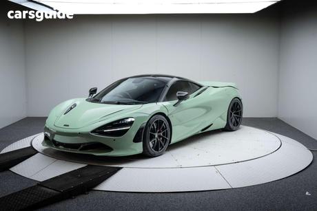 Green 2017 McLaren 720S Coupe