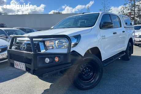 White 2018 Toyota Hilux Double Cab Pick Up Sr Hi-Rider