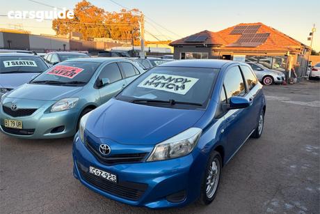 Blue 2011 Toyota Yaris Hatchback Yr